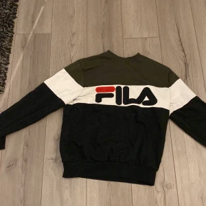 Fila sweatshirt  - Fila hoodie, säljer för den inte kommer till användning längre 