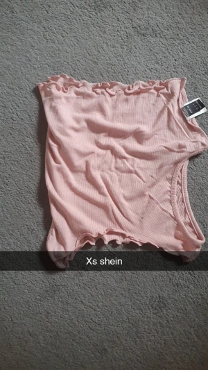 Toppar från shein  - 2 st toppar från shein 60 kr för båda