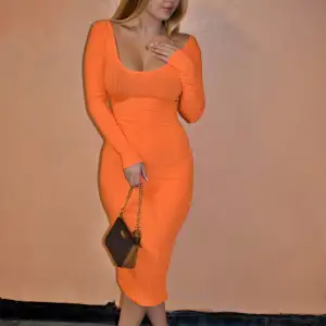 Orange långärmad bodycon klänning
