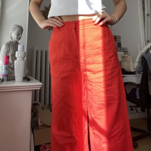 Långa linnebyxor - Långa linnebyxor som går hela vägen till marken och lite till på mig som är 178💖