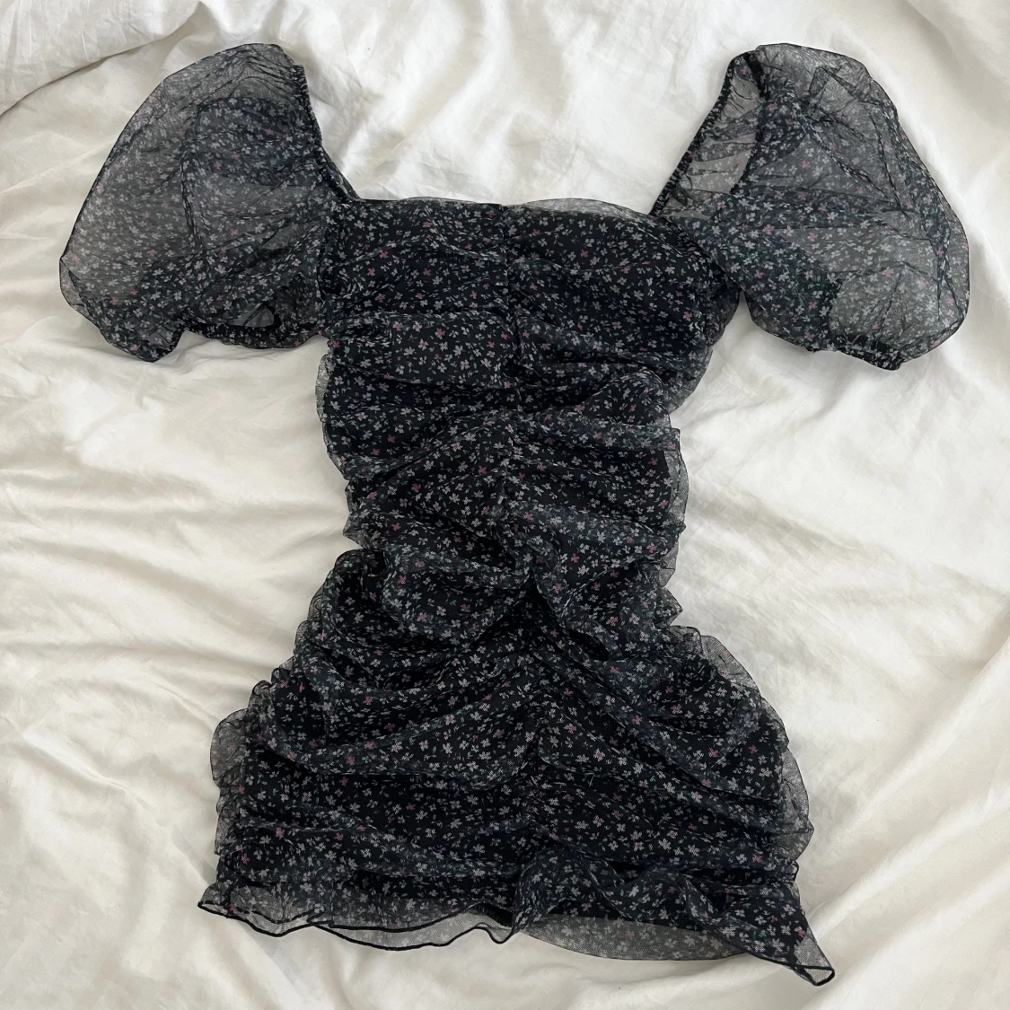 Klänning med puffiga armar💐