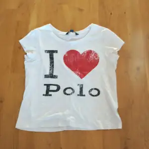 Fin tröja från Ralph Lauren alltså Polo det står i love Polo jag använde den som pyamas tröja