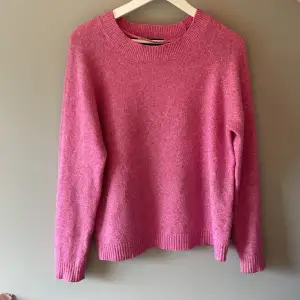 Jättefin rosa stickad tröjafrån vero moda
