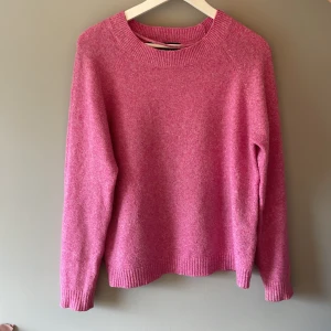 Stickad tröja - Jättefin rosa stickad tröjafrån vero moda