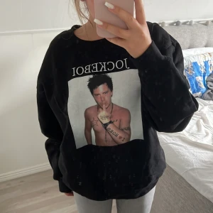 Jockeboi tröja - Säljer nu en egen designad Jockeboi tröja😻 Använd 1 gång! DU STÅR FÖR FRAKT!🩷