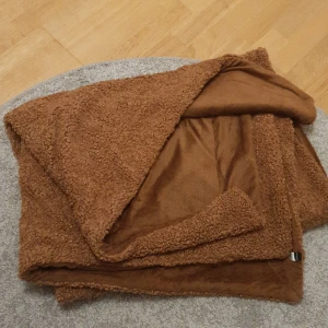 Fin och mysig filt  - Köpt på Hemtex för 1000 kr! Kontakta vid intresse 👍🏼 och pris kan diskuteras ❤️