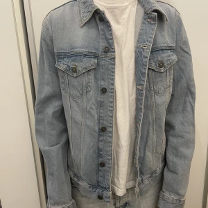 ASOS denim jacka - Jeans jacka från ASOS  Mycket bra skick Storlek M