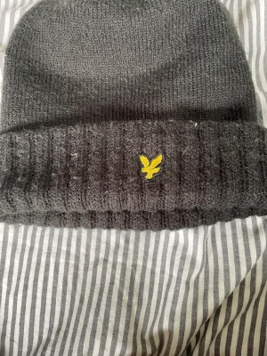 Lyle scott mössa ÄKTA  - Säljer min lyle scott mösaa bra skick 