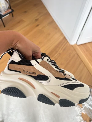 Steve Madden - Helt nya, köpta på zalando kvitto finns. Betalade 1395.