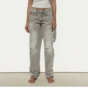 Gråa zara jeans  - Zara jeans storlek 38 helt nya 