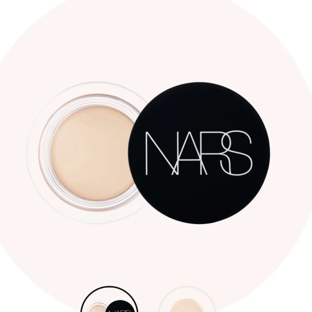 NARS - Soft Matte Complete Concealer i färgen ”Vanilla”. ❤️ kontakta mig vid frågor eller intresse! Ordinarie pris är 365kr!. Accessoarer.