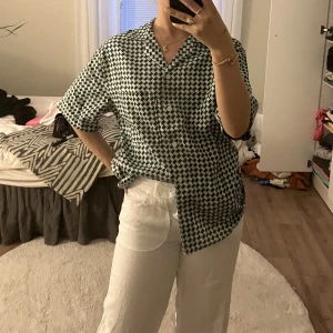 Levis skjorta - Fin sommar skjorta från Levis. Använd 1 gång. Super skön i materialet. 