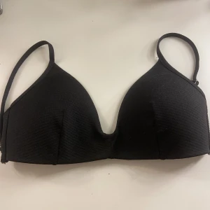 Bikini topp - Söt basic bikini topp från hm. Säljer för 70kr + frakt 