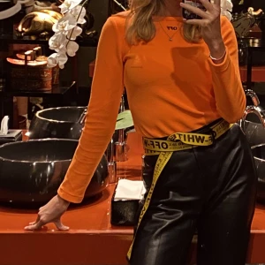 Off White långarmad body - Ny pris 3500, nu 999 