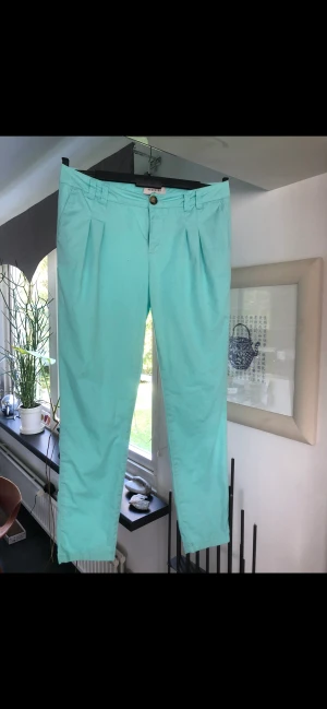 Byxor turkosa 36/38 - 100% bomull  Fint skick 