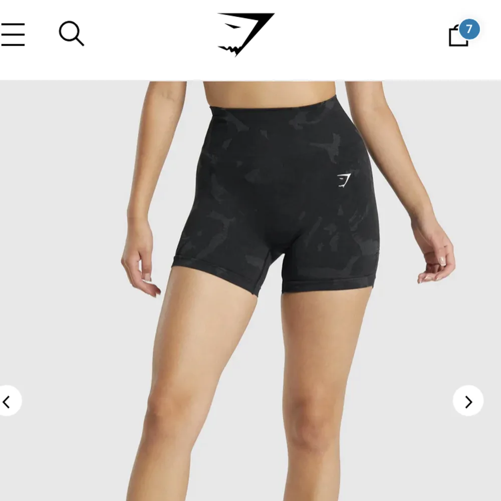 Säljer mina helt slutsålda gymshark shorts, de har använts flitigt men är fortfarande i jättebra skick🙌🏽💞 passar S & M, nypris 500kr. Shorts.