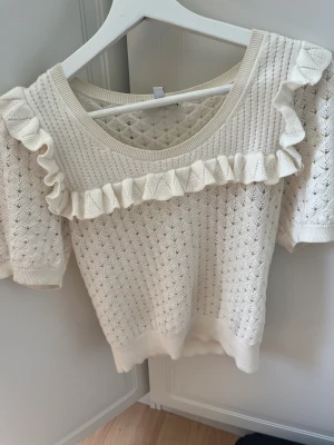 Other stories tröja - Fin tröja från other stories som tyvärr inte kommer till användning längre. Obs tryck ej på köp direkt !!!❤️