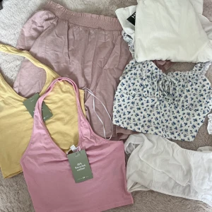 Blandade toppar+ kjol - Vissa av de är helt nya, sälj endast i ett paket 