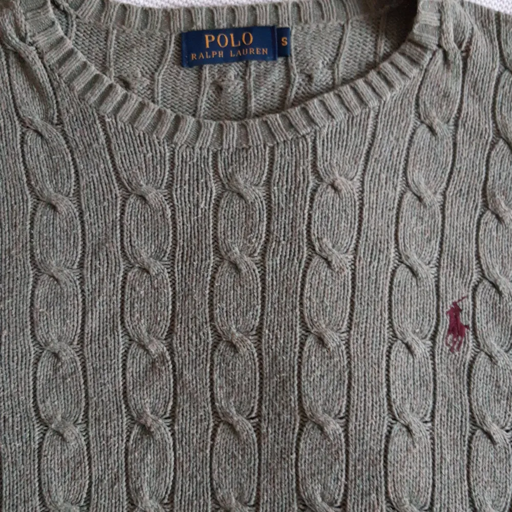 Ralph Lauren tröja inte mycket använd storlek s men går även till medim  200 kr plus frakt. Tröjor & Koftor.