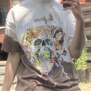 Oversized skull graphic T-shirt - Fett cool Oversized t-shirt.  Helt oanvänd med prislappen kvar. Oversized Ganska varm