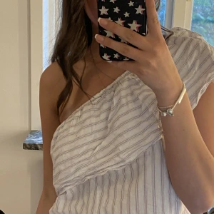 off-shoulder topp  - Jättefin och somrig off-shoulder topp från h&m💘🙌🏼🤗