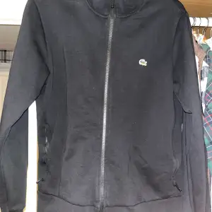 Lacoste Zip sweatshirt/hoodie, inköpt på Shelta.  Nypris: 1995kr
