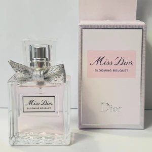 Miss Dior ’Blooming Bouquet’ - Dior parfym i doften Blooming bouquet. Den är nyligen köpt på Kicks. Original pris är 780kr. Jag har endast testat den, så använt ca 2 sprut. Skriv om du har några frågor💗💗🎀 jag har kvittot kvar 