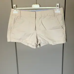 Snygga puderrosa shorts från Zara  dressade med fickor.  St S 