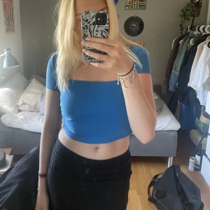 Sommartopp - Finaste toppen till sommaren från zara! 💗🌸 Mycket sparsamt använd och är därav i väldigt bra skick. 