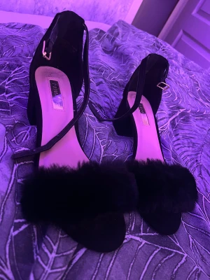 Primark skor med klack - Dessa fina klackskor har blivit försmå, har bara använt dessa skor 2 gng. 