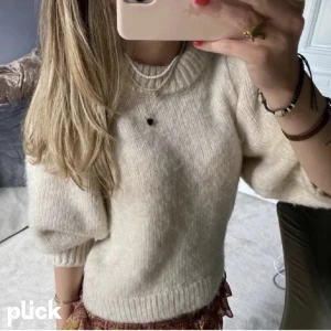 Stickad tröja  - Så fin stickad tröja från Gina tricot med trekvartsärmar! Så trendig och fin till sommarkvällar