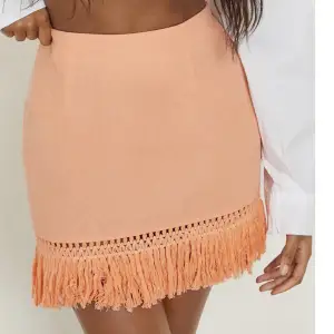 Säljer denna orange Peach kjolen som ej har använts 