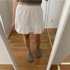 Vit kjol - Vit kjol, som ny🫶🏻