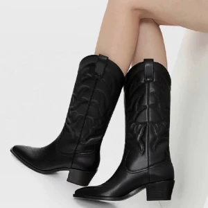 Svarta Cowboy boots 37 - Supersnygga cowboy boots stövlar, normala i storleken. Använd ett par gånger