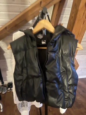 Väst - Cool skinnväst från H&M
