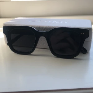 04 chimis - Säljer mina 04 svarta chimis då jag köpt ett par andra! Haft ett år och är i väldigt bra skick och har inga repor. Fodral tillkommer!💞💞