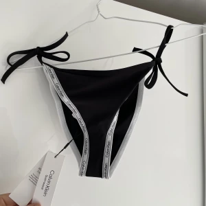 CALVIN KLEIN BIKINI  - Hel oanvänd och ny kvitto finns köpt för 699kr säljer för 500kr 