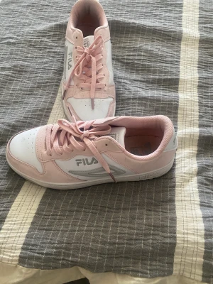 Fila sneakers  - Fila sneakers dam rosa vit 