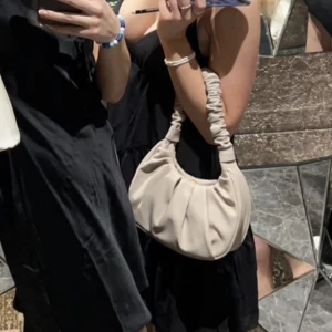 Biege väska - Biege handväska, som ny