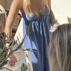 Sommarklänning - Säljer denna snygga klänning från Zalando köpt förra sommaren! Använd 1-2 gånger så i ett jättebra skick! Passar XS-M