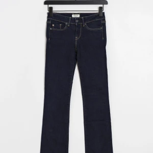 Pepe jeans raka  - Så snygga raka jeans ifrån pepe i storlek 26/34, säljer då de är försmå. Använda typ 3 gånger så i nyskick