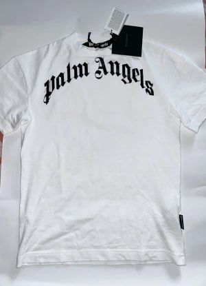 Palm Angels t-shirt  - Säljer en helt ny palm Angels t-shirt färg vitt