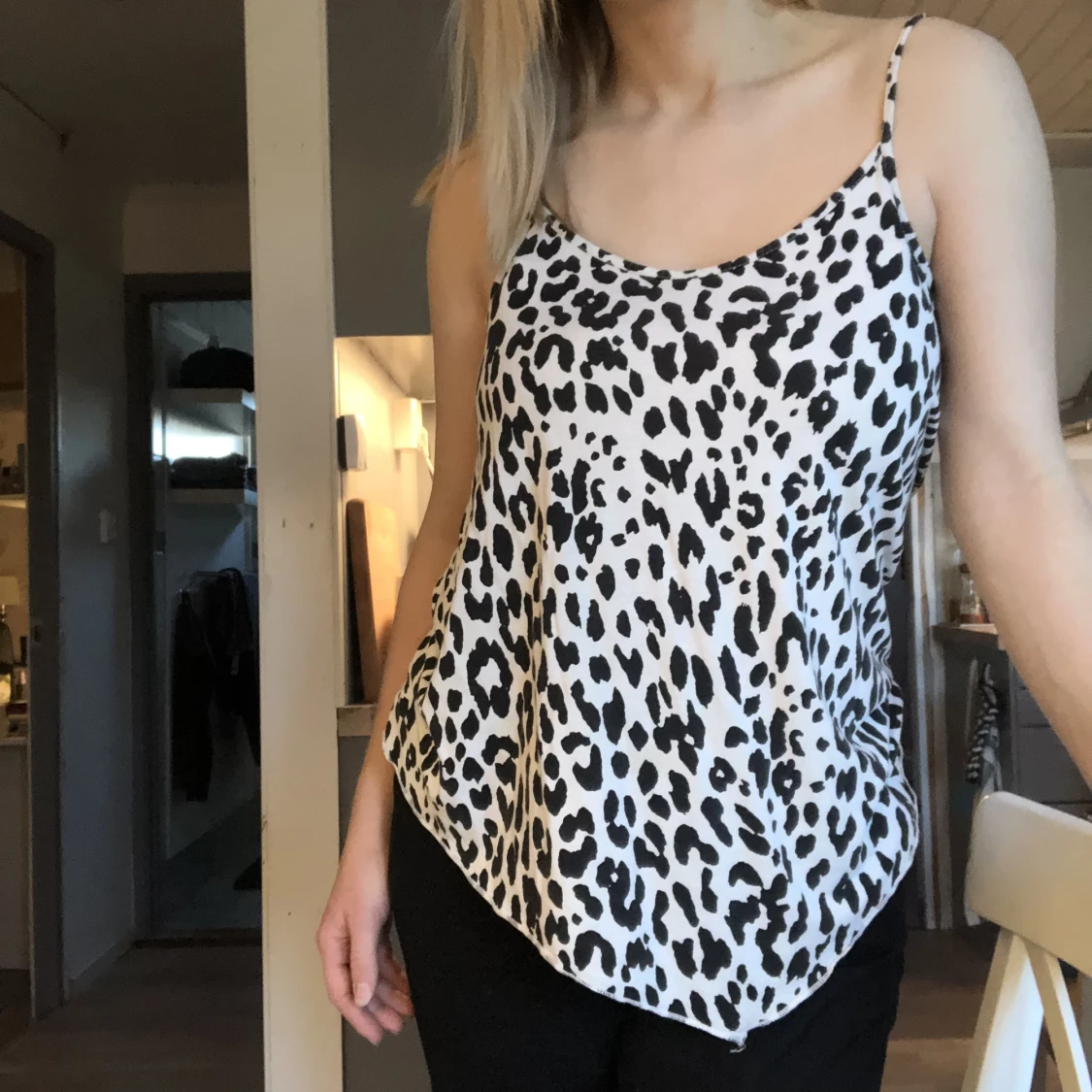 Svart/vit leopardtröja - Gina Tricot