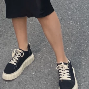 Eytys Skor - Eytys KOPIOR. Köpta i spanien i vintras men används ej längre , jätte bekväma ❤️ Köptes för 499kr säljer för 200🌸