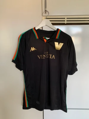 Venezia 22/23 fotbollströja (DHGate) - Oanvänd, köpt på dhgate. Vanlig passform.