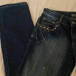 Lågmidjade jeans - Jätte coola lågmidjade jeans från reflet jeans säljer pga att de inte ör riktigt min stil