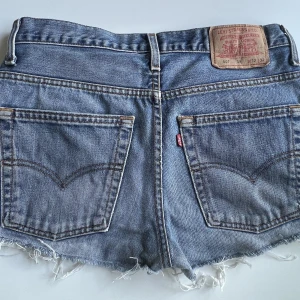 Levis shorts - Så snygga vintage shorts från Levis som tyvärr är försmå för mig, storlek Xs-s (kan tänka mig gå ner i pris vid snabb affär)