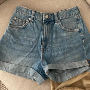 Shorts - Blåa shorts som är knappt använda. Köpt från hm❤️