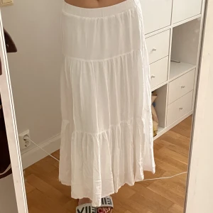 Vit maxikjol - Vinnaren av budgivning!!!