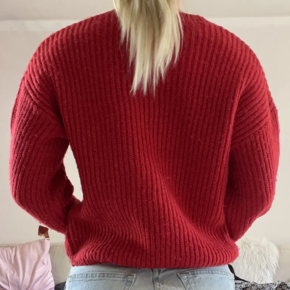 Stickad tröja från New look i storlek  S. Mjuk och lite tjockare. Superfin röd färg !. Stickat.
